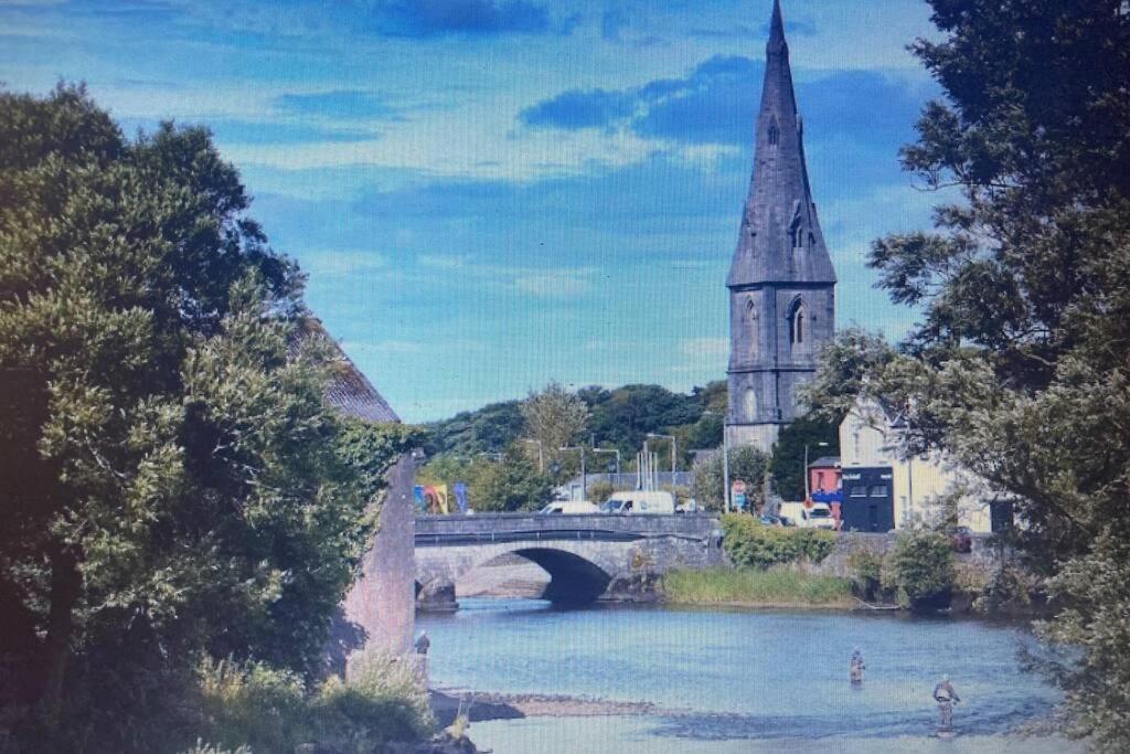 Boutique 2-Bed Town Centre Apartment Ballina  Exterior foto